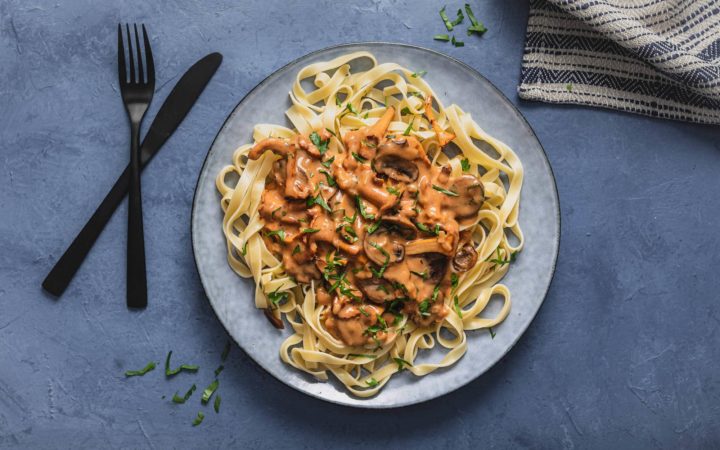 Vegetar-stroganoffgryte med-sopp-og-bønner